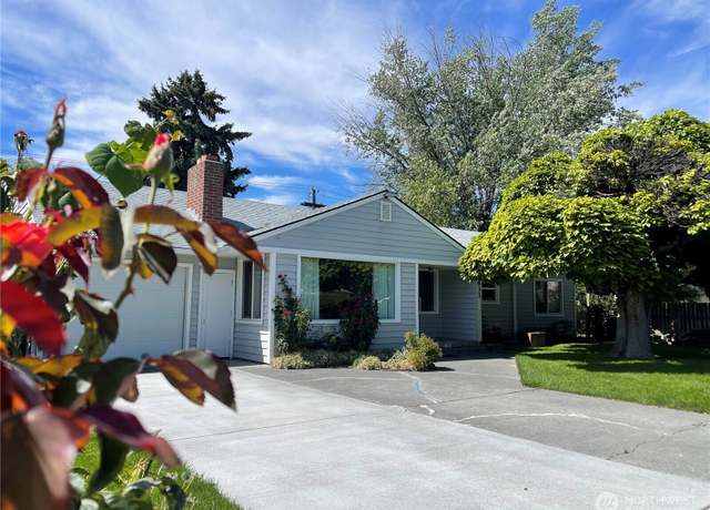 Property at 833 C St NW, Ephrata, WA 98823, 3 beds, 2 baths