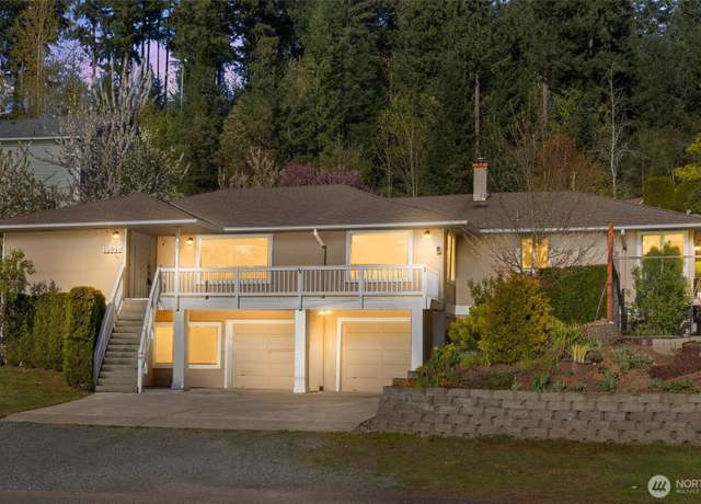 Property at 19529 Locust Way, Lynnwood, WA 98036, 5 beds, 3 baths