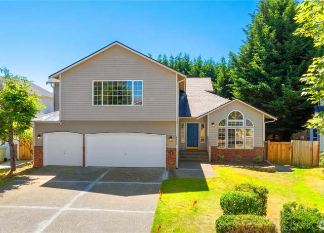Property at 4413 NE 6th Pl, Renton, WA 98059, 4 beds, 2.5 baths