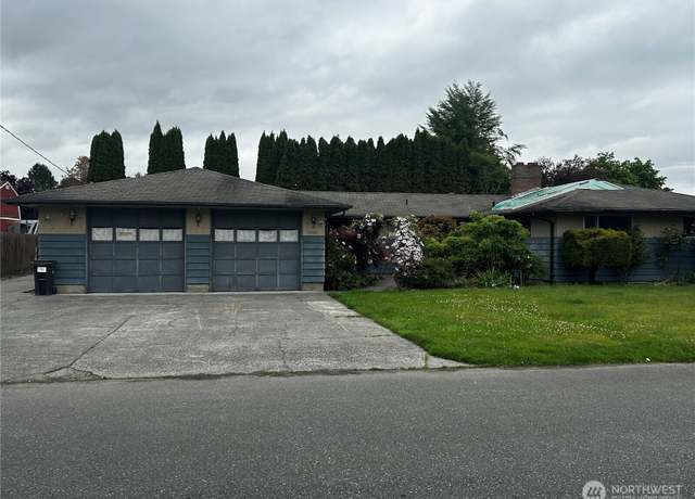 Property at 2230 E Parkway Dr, Mount Vernon, WA 98273, 5 beds, 2 baths