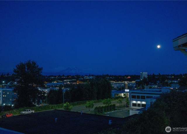 Property at 2107 Tacoma Ct, Tacoma, WA 98405, 2 beds, 2.5 baths