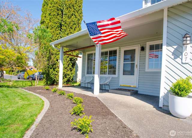Property at 107 Alameda Dr, Kelso, WA 98626, 4 beds, 2.5 baths