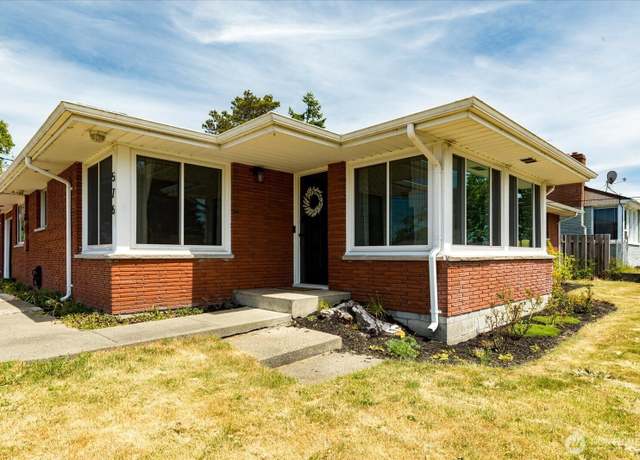 Property at 576 SE Quaker St, Oak Harbor, WA 98277, 3 beds, 2 baths