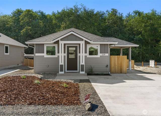 Property at 119 7th St SW, Long Beach, WA 98631, 2 beds, 1.5 baths
