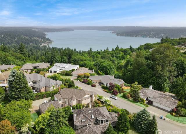 Property at 16901 SE 45th St, Bellevue, WA 98006, 3 beds, 2 baths