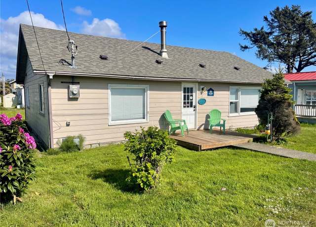 Property at 17 S Second St, Pacific Beach, WA 98571, 2 beds, 1.5 baths