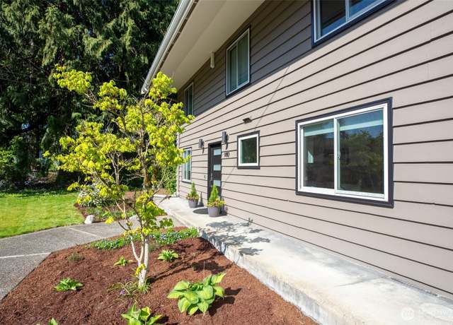 Property at 9110 NE 179th Pl, Bothell, WA 98011, 5 beds, 2 baths