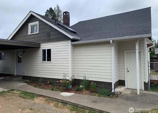 Property at 934 Cascade Ave, Shelton, WA 98584, 3 beds, 1.5 baths