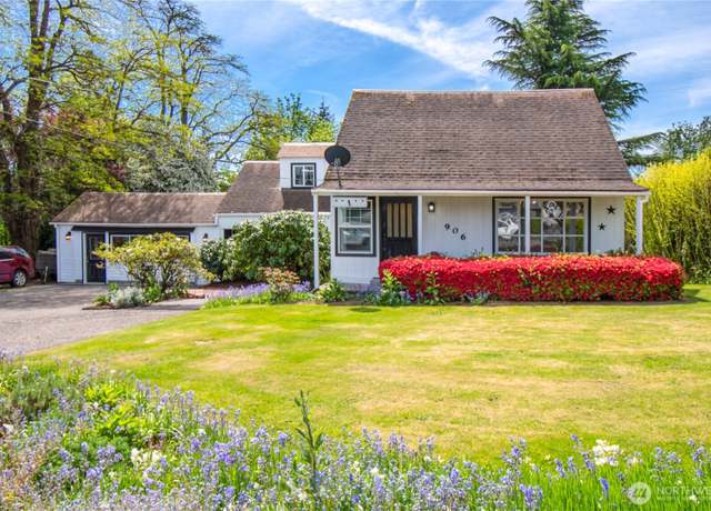 Property at 906 S Nevada Dr, Longview, WA 98632, 3 beds, 1.5 baths