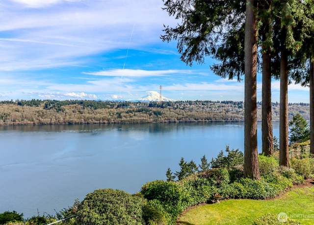 Property at 806 30th St NW Unit C, Gig Harbor, WA 98335, 2 beds, 2.5 baths