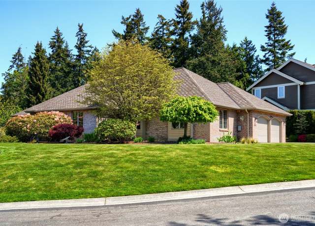 Property at 2318 Hickory Dr, Anacortes, WA 98221, 3 beds, 2.5 baths