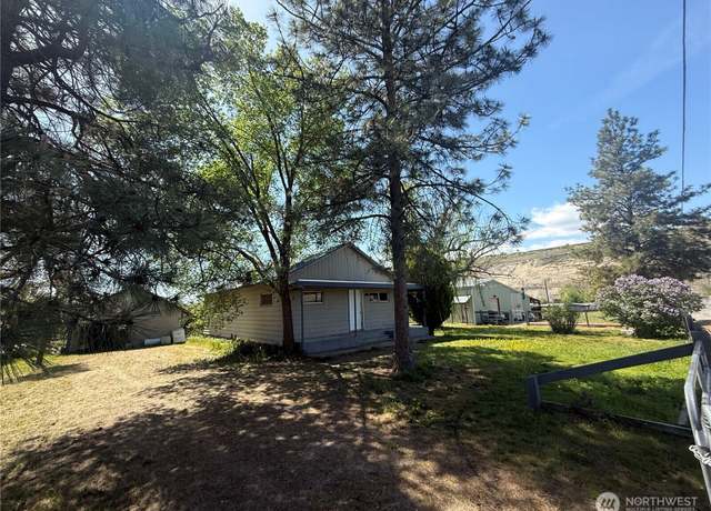 Property at 111 Valley St, Okanogan, WA 98840, 3 beds, 1 bath