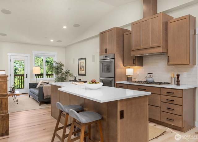 Property at 17765 25th Ave NE, Shoreline, WA 98155, 5 beds, 5 baths