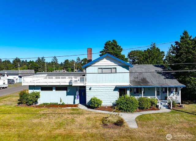 Property at 4514 L Pl, Seaview, WA 98644, 4 beds, 2.5 baths