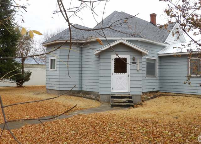 Property at 422 Marshall St, Davenport, WA 99122, 3 beds, 2 baths