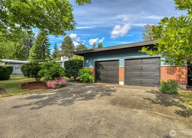 Property at 17618 Meridian Ave N, Shoreline, WA 98133, 4 beds, 2.5 baths