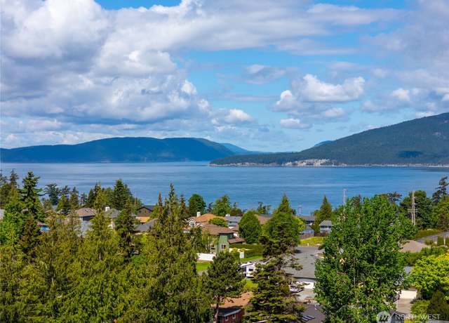 Property at 3420 W 8th Pl, Anacortes, WA 98221, 4 beds, 2.5 baths
