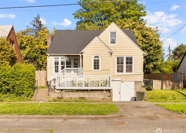 Property at 1010 Veneta Ave, Bremerton, WA 98337, 4 beds, 2.5 baths