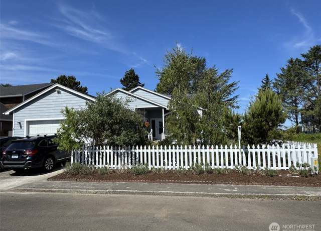 Property at 2615 Sea Crest Ave, Long Beach, WA 98631, 3 beds, 2 baths