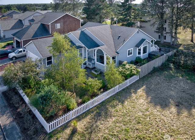 Property at 2615 Sea Crest Ave, Long Beach, WA 98631, 3 beds, 2 baths