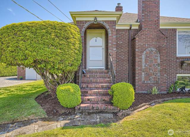Property at 10758 22nd Ave SW, Seattle, WA 98146, 3 beds, 1 bath
