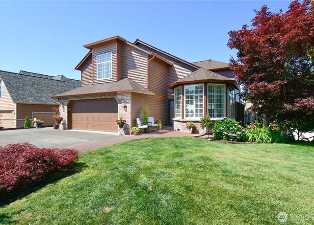 Property at 1512 Tara St, Kelso, WA 98626, 3 beds, 2.5 baths