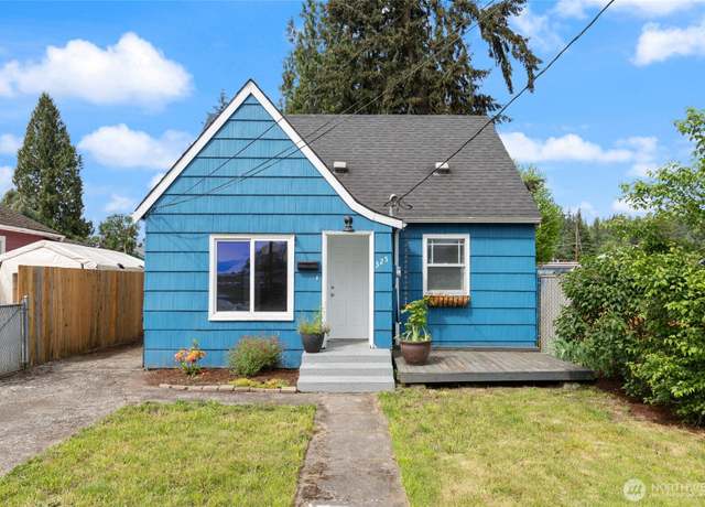 Property at 325 NW 2nd Ave, Kelso, WA 98626, 2 beds, 2 baths