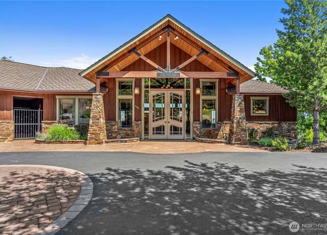 Property at 1680 Skyline Dr, Wenatchee, WA 98801, 4 beds, 4 baths