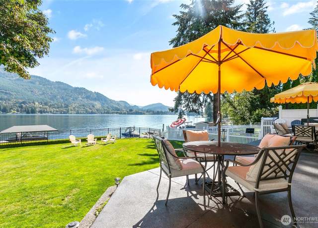 Property at 562 W Lake Samish Dr, Bellingham, WA 98229, 5 beds, 4 baths