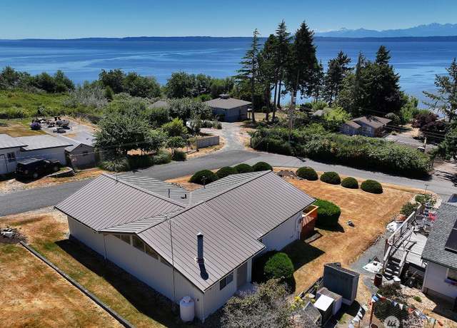Property at 4135 Lovely Rd, Clinton, WA 98236, 2 beds, 1.5 baths