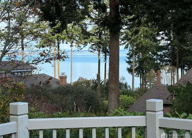 Property at 190 Bluffs Dr #1, Port Townsend, WA 98368, 2 beds, 2.5 baths