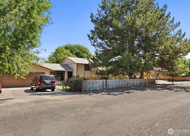Property at 3069 Monterey Dr, Malaga, WA 98828, 4 beds, 2 baths
