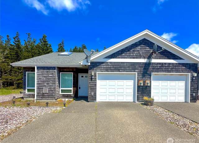 Property at 146 28th St NW, Long Beach, WA 98631, 2 beds, 2.5 baths