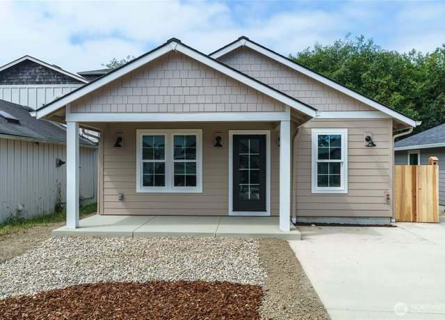 Property at 117 7th St SW, Long Beach, WA 98631, 2 beds, 2 baths