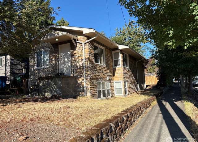 Property at 5100 26th Ave NE, Seattle, WA 98105, 2 beds, 2 baths