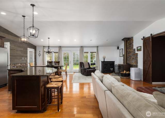 Property at 23925 Goldie Ln, Mount Vernon, WA 98273, 3 beds, 4 baths