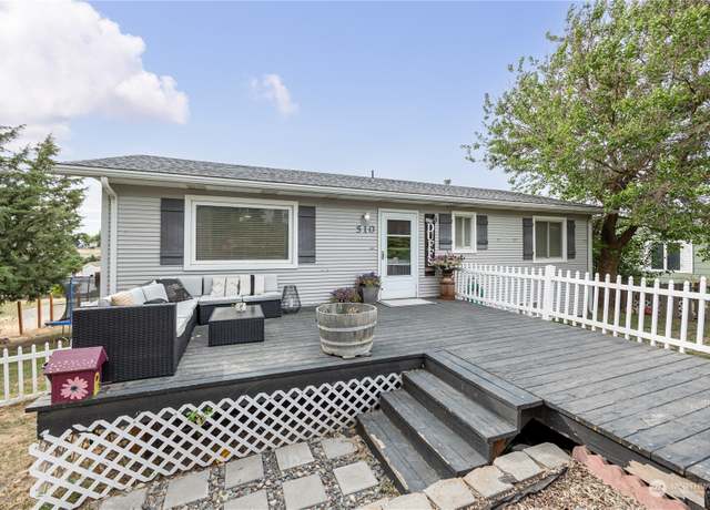 Property at 510 W 4th Ave, Ritzville, WA 99169, 4 beds, 3 baths