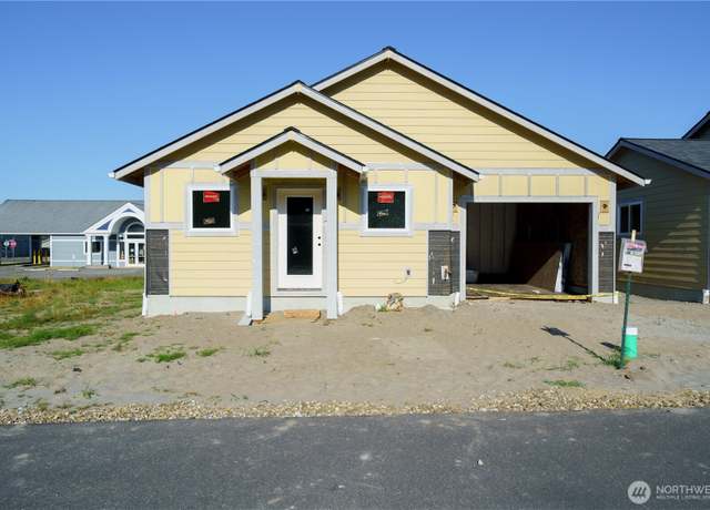 Property at 113 7th St SW, Long Beach, WA 98631, 2 beds, 1.5 baths