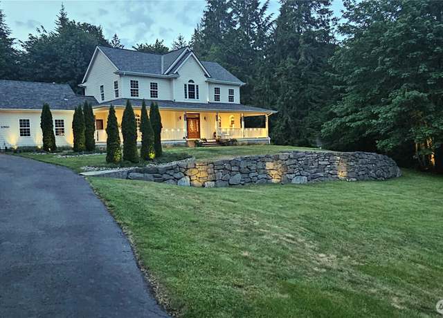 Property at 10920 Chaucer St SE, Olympia, WA 98501, 4 beds, 2.5 baths
