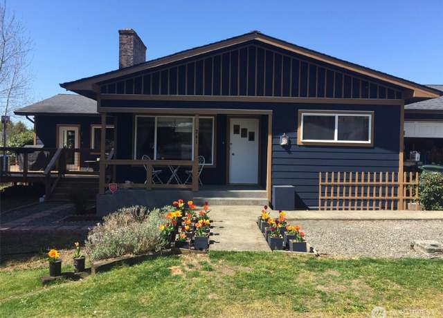 Property at 241 9th St, Blaine, WA 98230, 3 beds, 2 baths