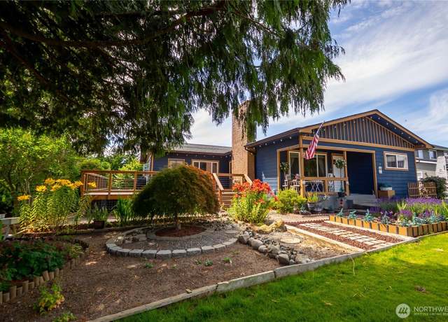 Property at 241 9th St, Blaine, WA 98230, 3 beds, 2 baths