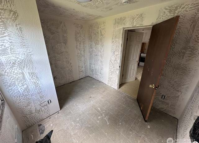 Property at 2608 S Washington St, Port Angeles, WA 98362, 1 bed, 1 bath