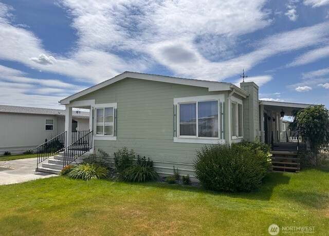 Property at 2240 W Broadway Ave #220, Moses Lake, WA 98837, 2 beds, 2 baths