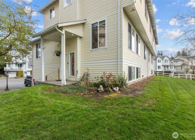 Property at 10420 Holly Dr Unit D, Everett, WA 98204, 4 beds, 4 baths