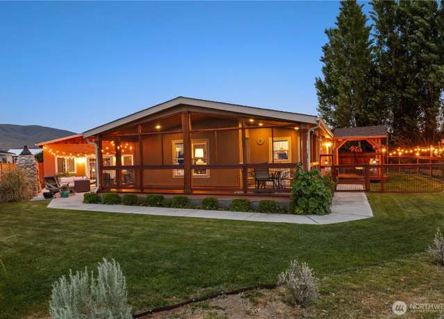 Property at 205 Fairway Pl SW, Mattawa, WA 99349, 3 beds, 2 baths