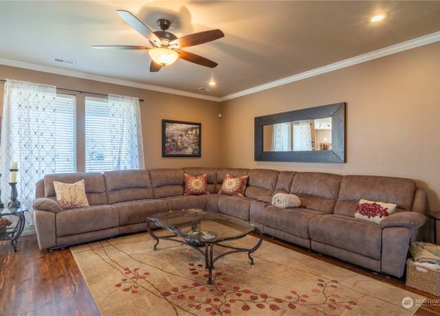 Property at 610 Torrey Pines Dr, Moses Lake, WA 98837, 3 beds, 2 baths