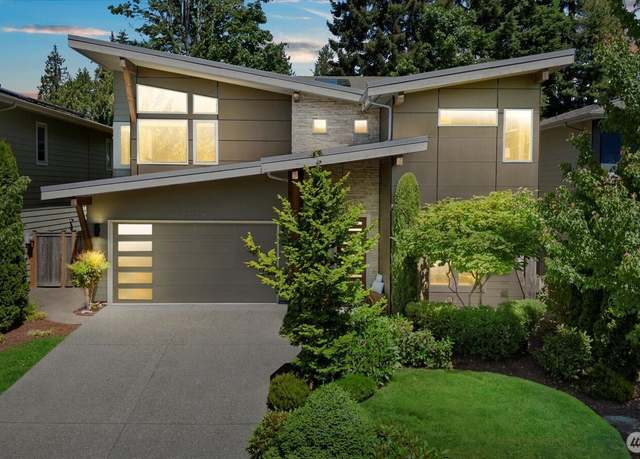 Property at 12126 NE 106th Pl, Kirkland, WA 98033, 4 beds, 3 baths