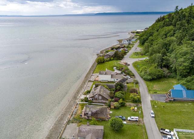 Property at 3819 Driftwood Dr, Clinton, WA 98236, 2 beds, 2 baths