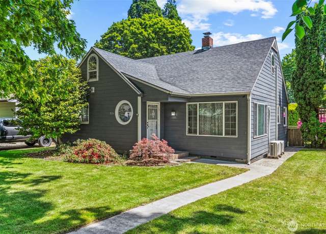 Property at 516 26th Ave, Longview, WA 98632, 4 beds, 2 baths