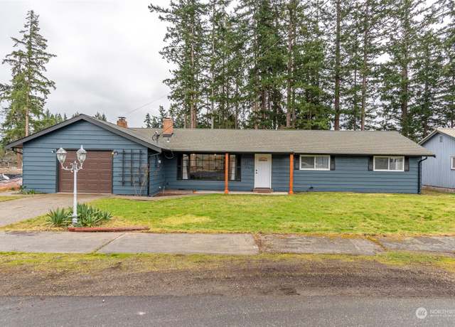 Property at 1881 NE Tenth Ave NE, Oak Harbor, WA 98277, 4 beds, 2 baths